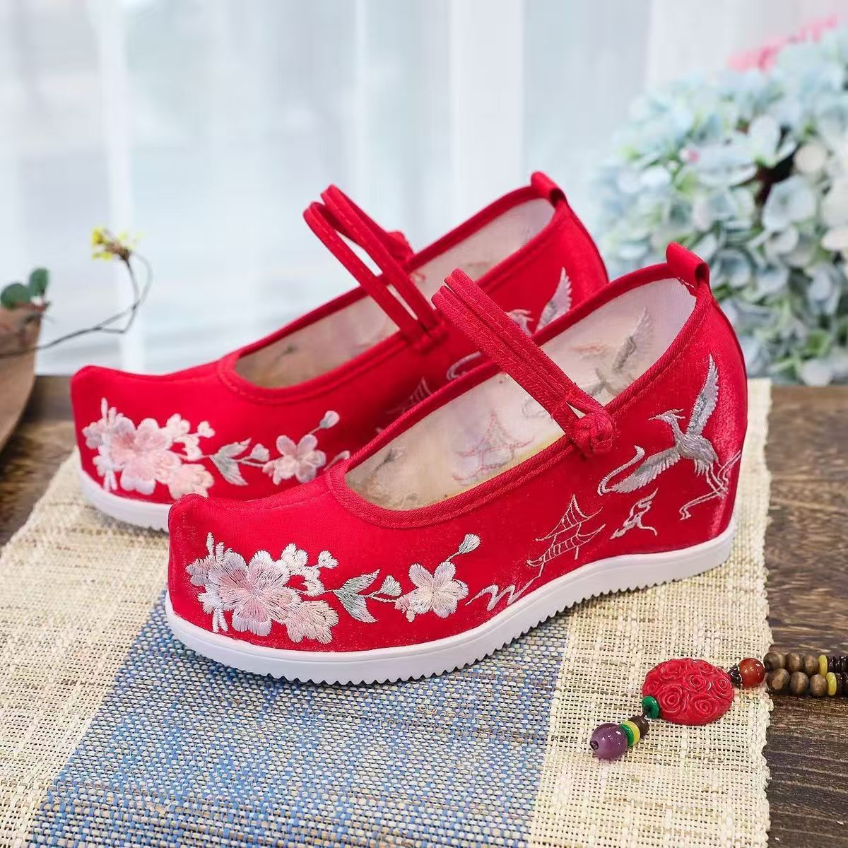 Embroidery Fabric - النساء زيادة الأحذية المطرزة الداخلية سميكة