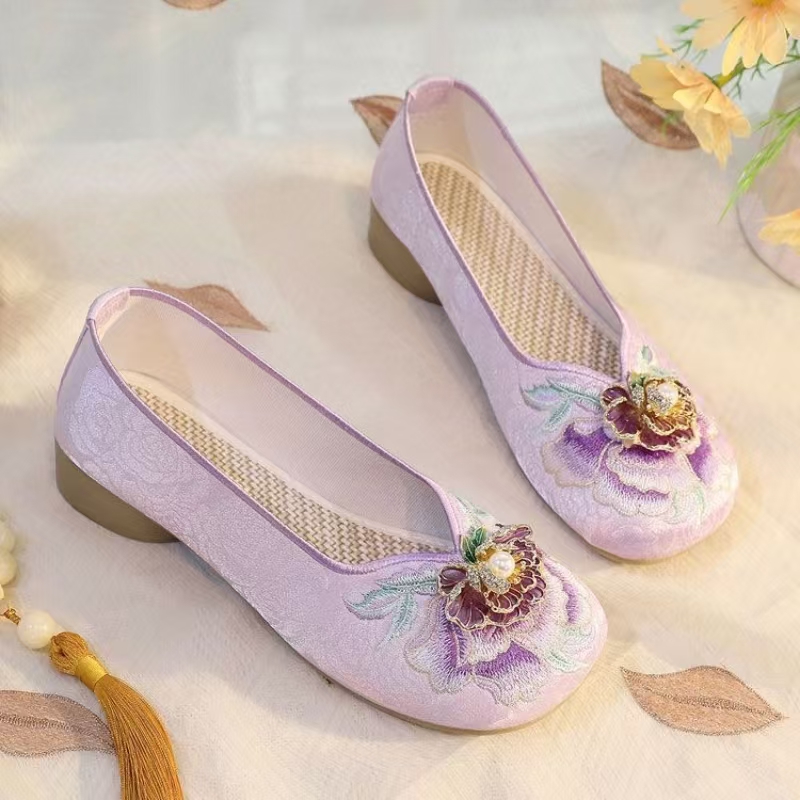 Embroidery Fabric - أحذية نسائية بكعب منخفض مطرزة من